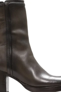 Frye Booties^Jean Short Inside Zip